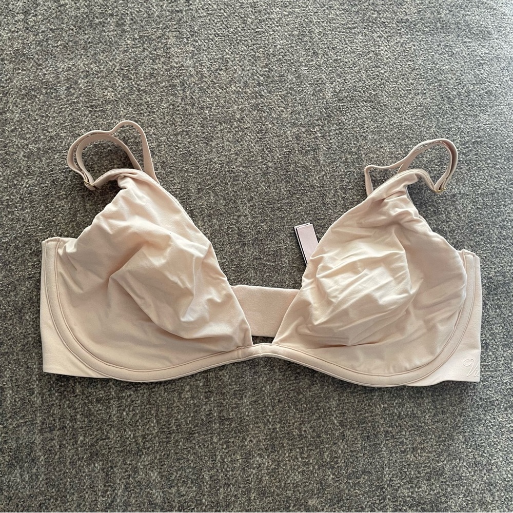 Victorias Secret Incredible Unlined Plunge
